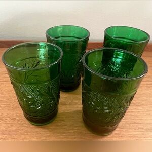 Set of 4 vintage Anchor Hocking small juice glasses - Forrest green. Cute!